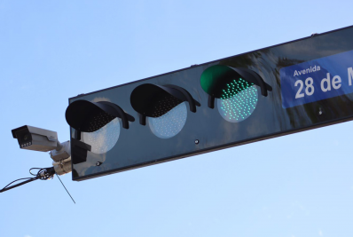 Sistema inteligente de controle do trânsito pode reduzir índice de infrações em cruzamentos