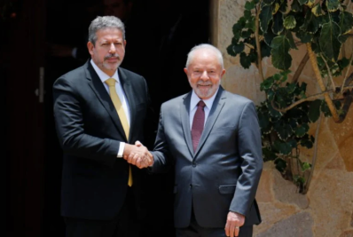 Lira desconversa sobre entrada do PP no governo: 'Depende de Lula'