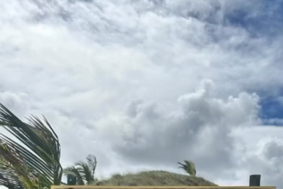 Samuel de Assis leva seguidores à loucura ao posar pelado na praia: 'Delícia'