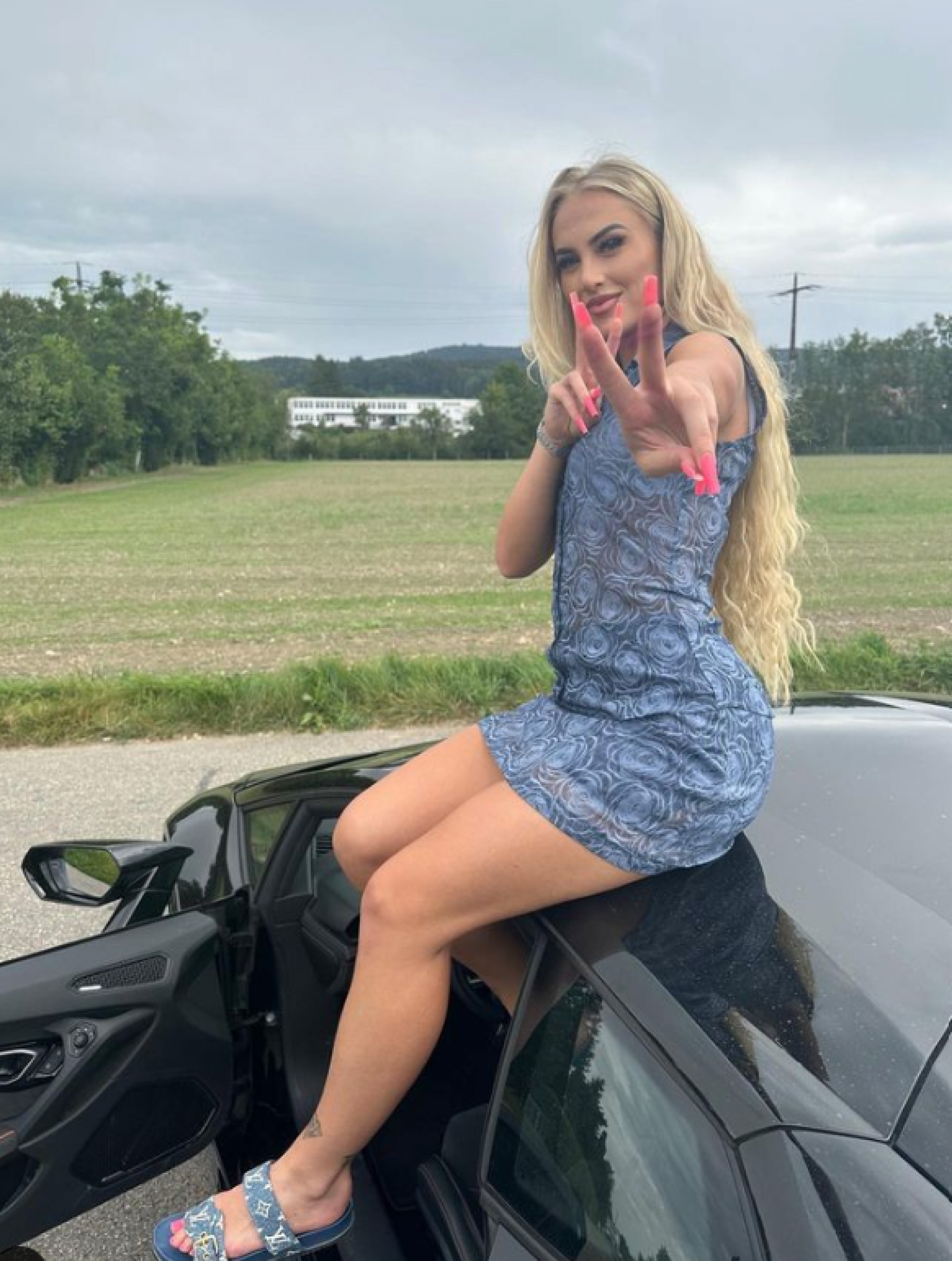 Jogadora su&iacute;&ccedil;a Alisha Lehmann faz sucesso no Instagram - Reprodu&ccedil;&atilde;o de Instagram