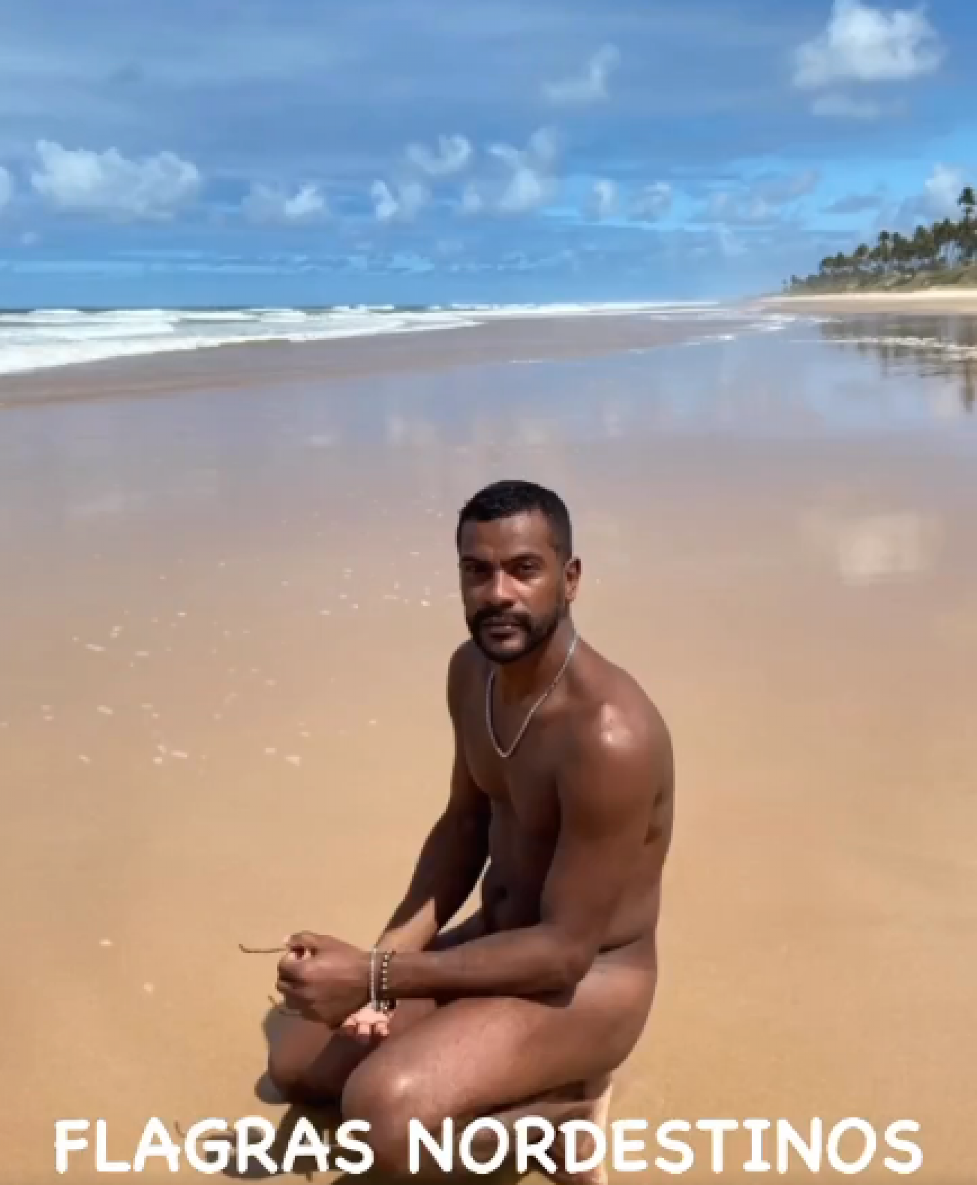 Samuel de Assis posta fotos em praia de nudismo na Bahia - Reprodu&ccedil;&atilde;o/Twitter