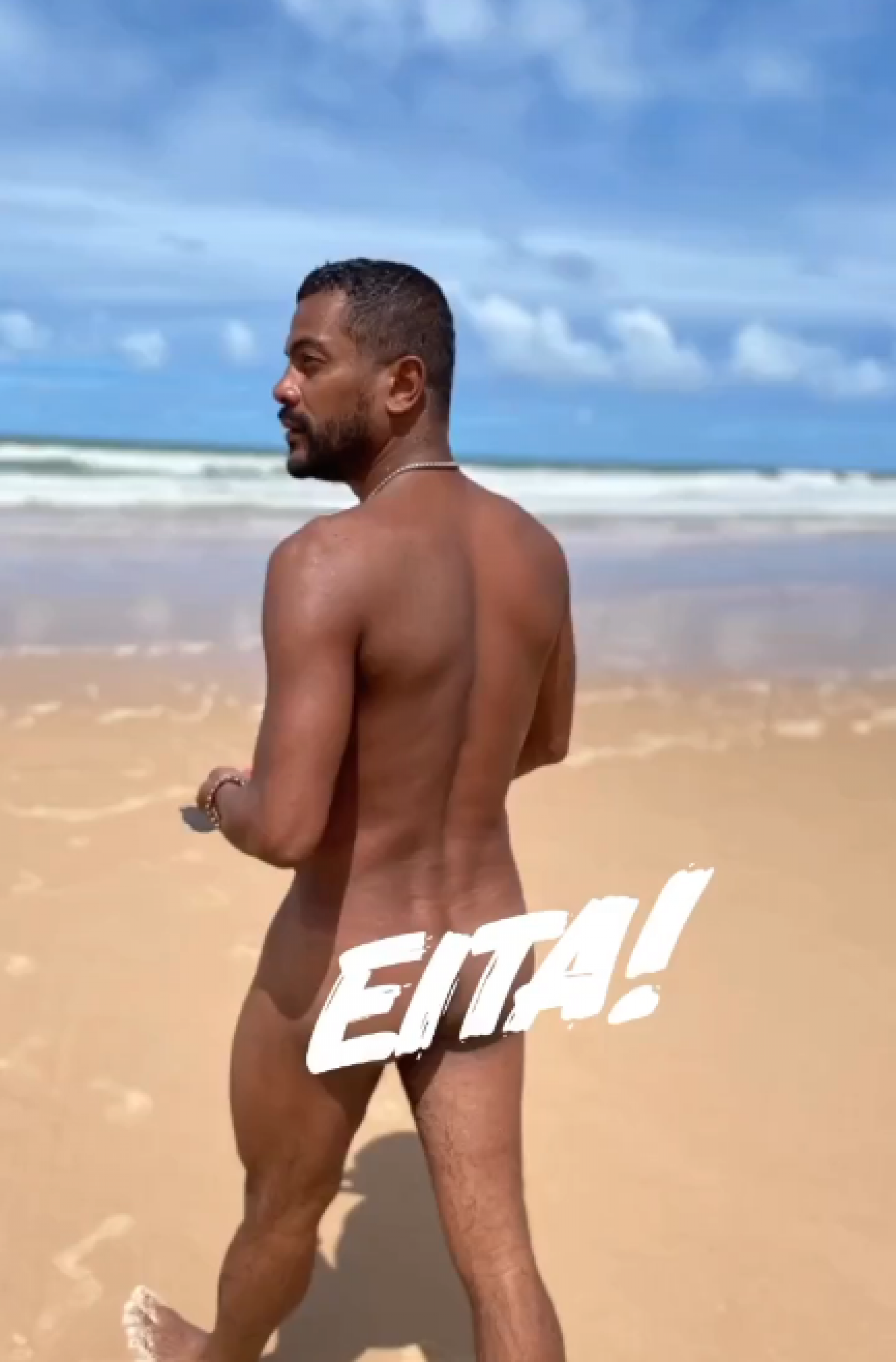 Samuel de Assis posta fotos em praia de nudismo na Bahia - Reprodução/Twitter