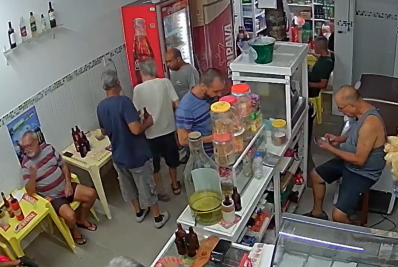 Vídeo: Maquiador de famosos foi visto em um bar antes de desaparecer