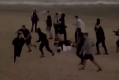 Vídeo: turista é assaltado e espancado por grupo na Praia de Copacabana