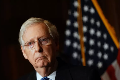 Líder republicano McConnell volta a sofrer ausência durante coletiva