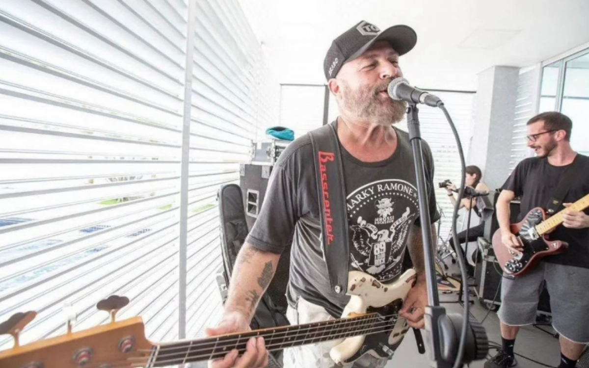 Rinaldo Oliveira, o Mingau, é baixista do Ultraje a Rigor desde 1999 - Reprodução / Redes Sociais