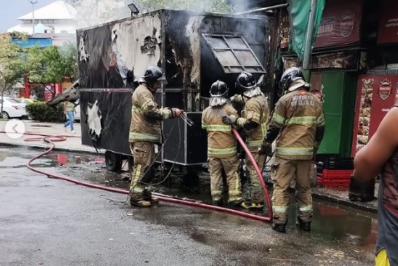 Incêndio destrói trailer de lanches em Vila Isabel