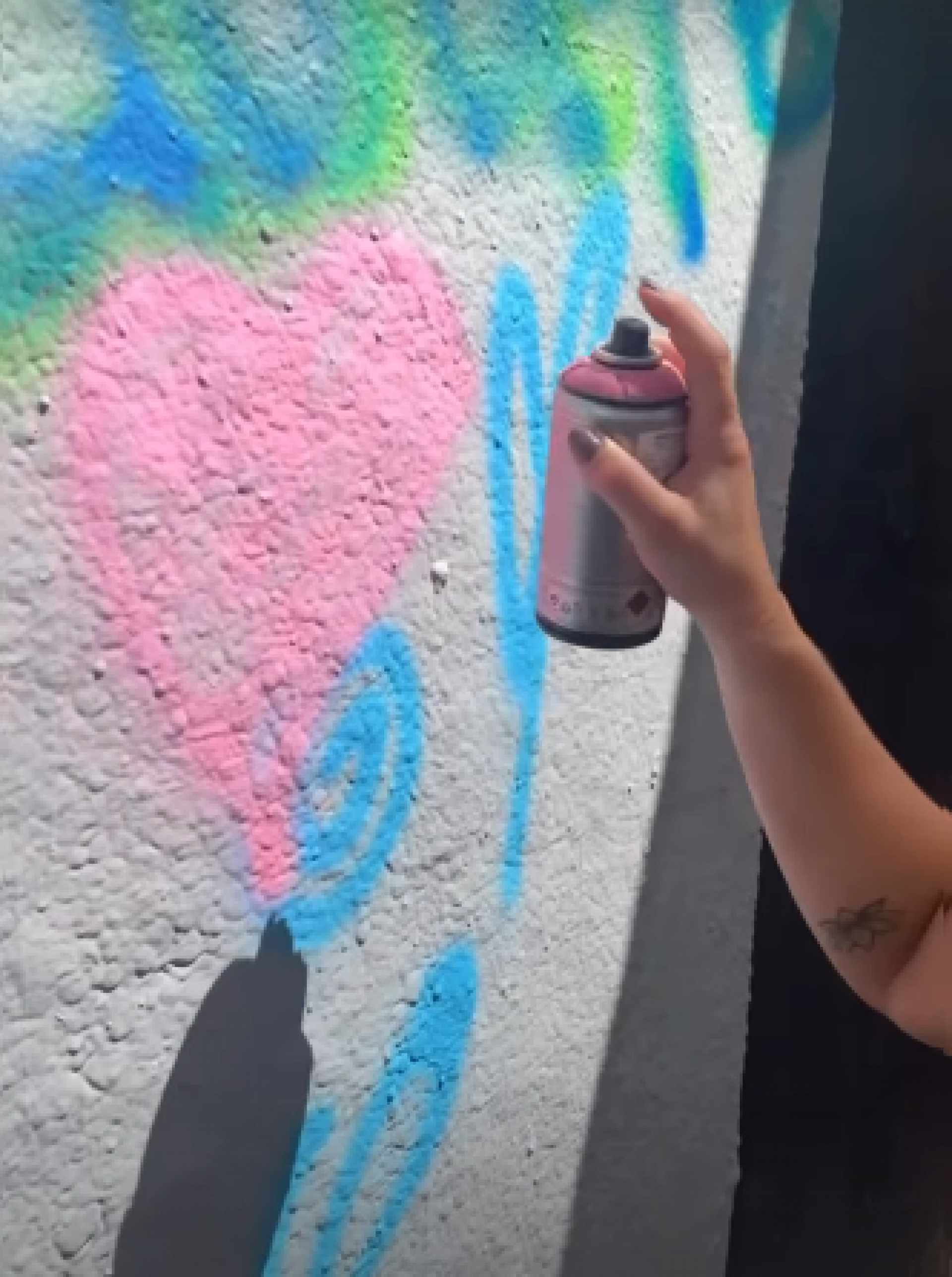 Paolla Oliveira grafita parede ao lado de Diogo Nogueira nos EUA - Reprodução/Instagram