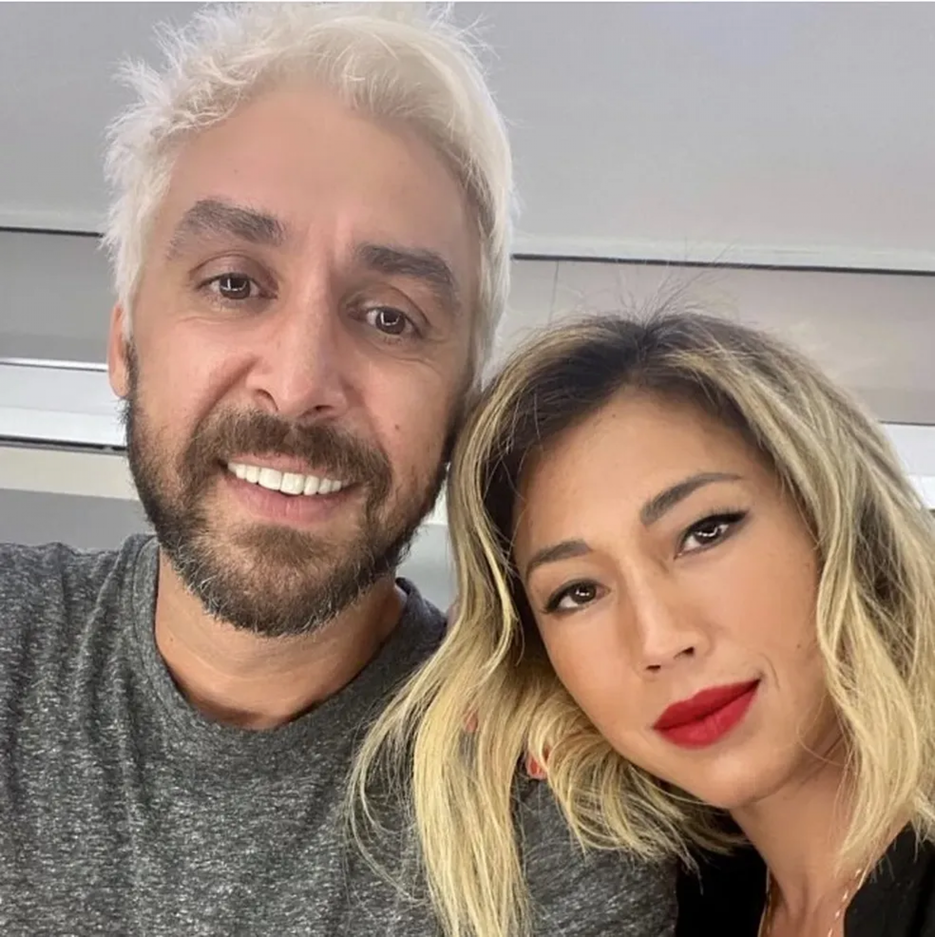 Dani Suzuki e o maquiador Rico Tavares são amigos há 25 anos - Reprodução/ Redes sociais