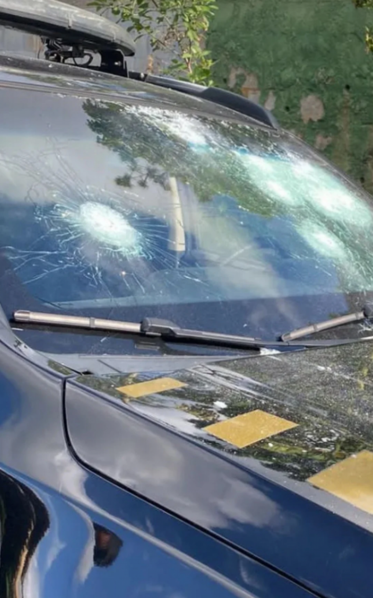 Viatura da Pol&iacute;cia Federal que foi alvo de tiros de Roberto Jefferson - Reprodu&ccedil;&atilde;o