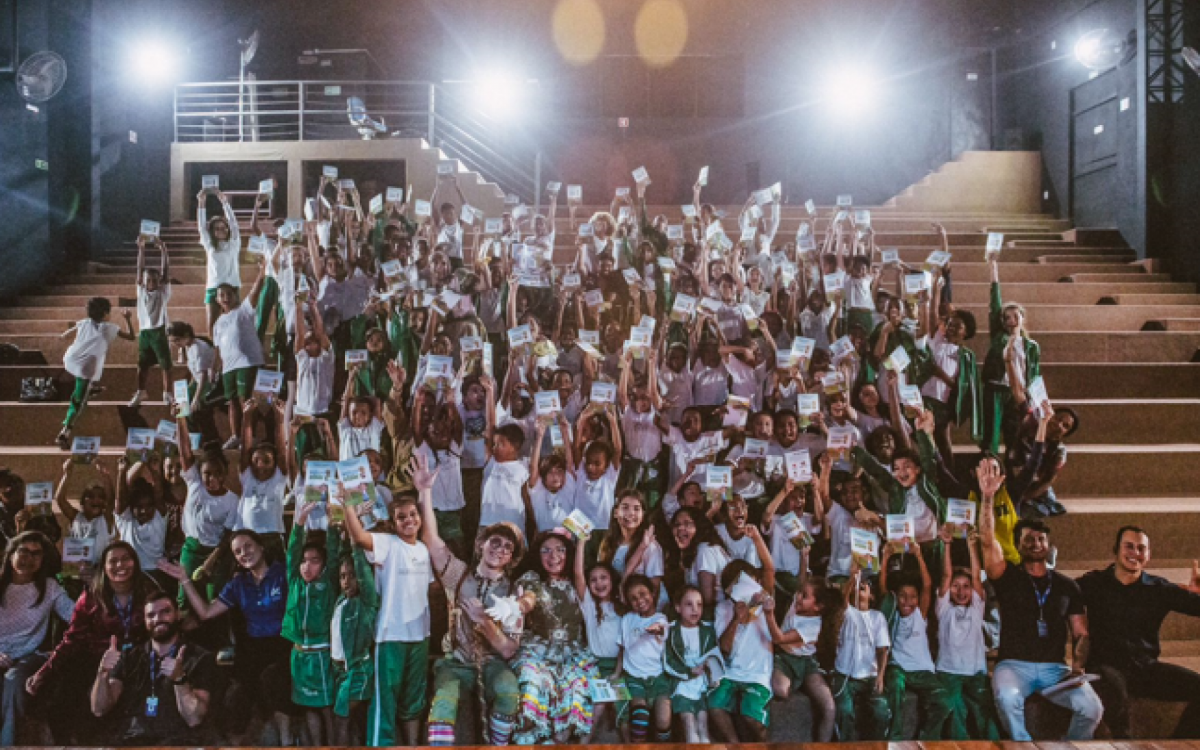 Lei de Incentivo &agrave; Cultura, o projeto "Dinheiro n&atilde;o d&aacute; em &aacute;rvore" tem a produ&ccedil;&atilde;o da Scorsolino Produ&ccedil;&otilde;es, com o apoio da Incentivar Produ&ccedil;&otilde;es e Sancell e patroc&iacute;nio da Karoon Energy e realizado pelo Minist&eacute;rio da Cultura, Governo Federal Uni&atilde;o e Reconstru&ccedil;&atilde;o - Divulga&ccedil;&atilde;o