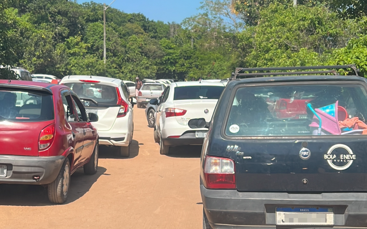 Prática abusiva de flanelinhas preocupa turistas em Rio das Ostras