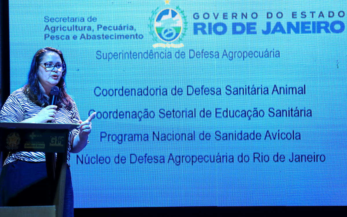 A representante do Núcleo de Defesa Agropecuária do Estado, a médica veterinária Lilia Aparecida Marques realizou uma palestra sobre o tema