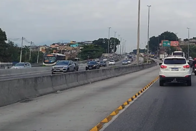 Taxistas reivindicam circulação na faixa seletiva da Avenida Brasil