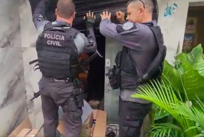 Polícia encontra laboratório de refino de drogas durante operação na Maré