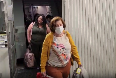 Mais um voo com brasileiros resgatados em Israel chega ao Rio