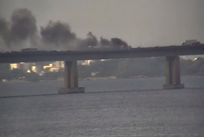 Ponte Rio-Niterói é totalmente interditada devido a incêndio em veículo