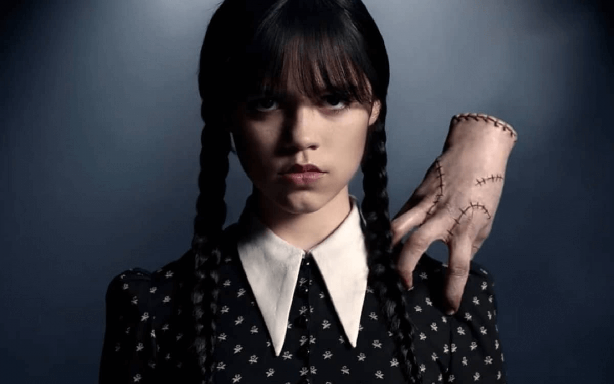 O penteado da ic&ocirc;nica Wandinha &eacute; uma escolha simples e pr&aacute;tica para reproduzir no Halloween (Imagem: Reprodu&ccedil;&atilde;o digital | Netflix)