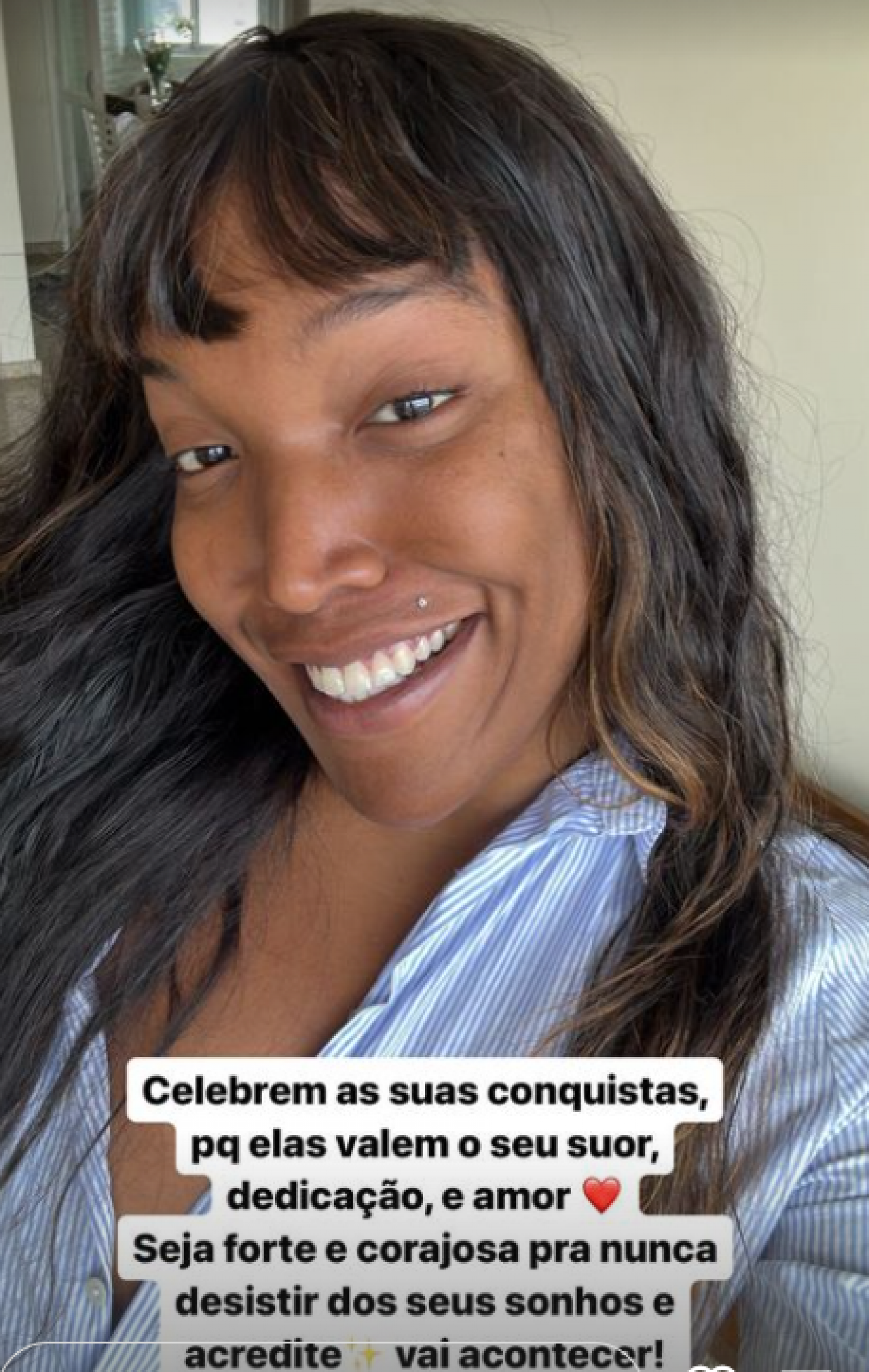 Cantora Majur comemora conquista de novo apartamento nas redes sociais - Reprodução / Instagram