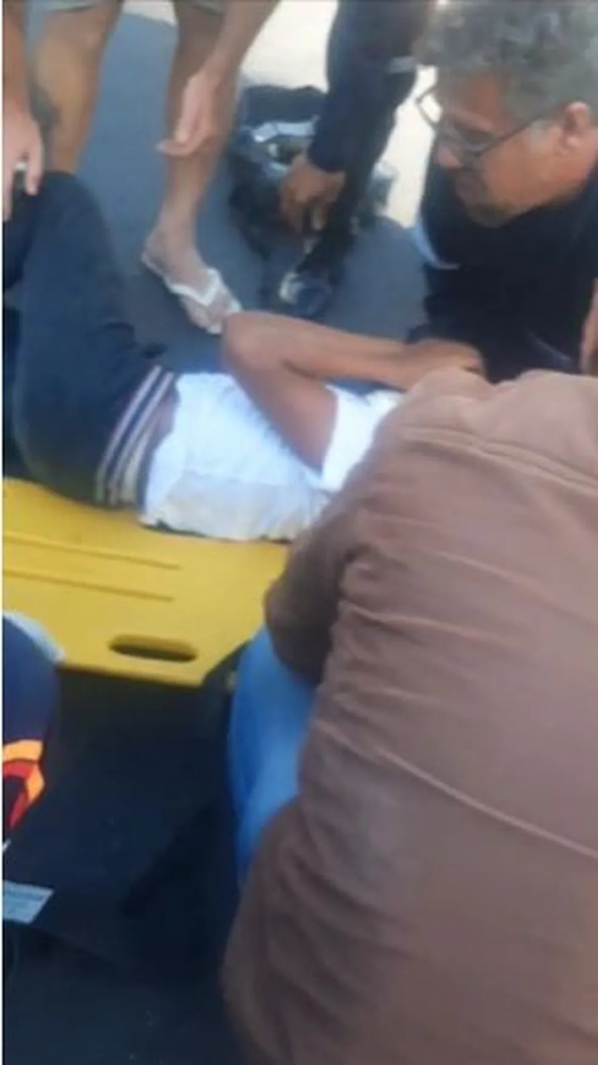 Adolescente é atropelado na Avenida Ayrton Senna, na Zona Oeste do Rio, nesta segunda-feira (6)