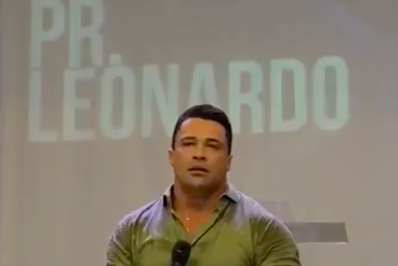 Pastor bomba na web após citar Virgínia e quebrar púlpito: ‘Se corromper’