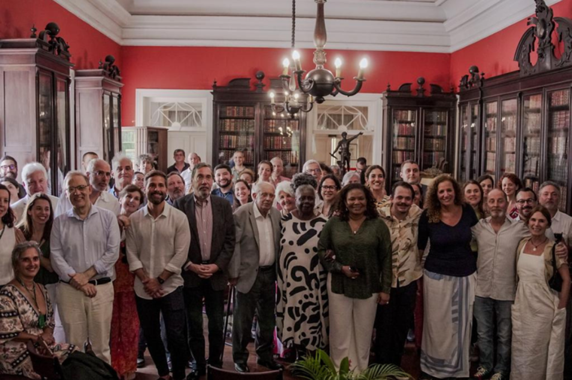 Ministra Margareth Menezes participou de encontro ao lado de outras autoridades e intelectuais - Juliana Uepa / Minist&eacute;rio da Cultura