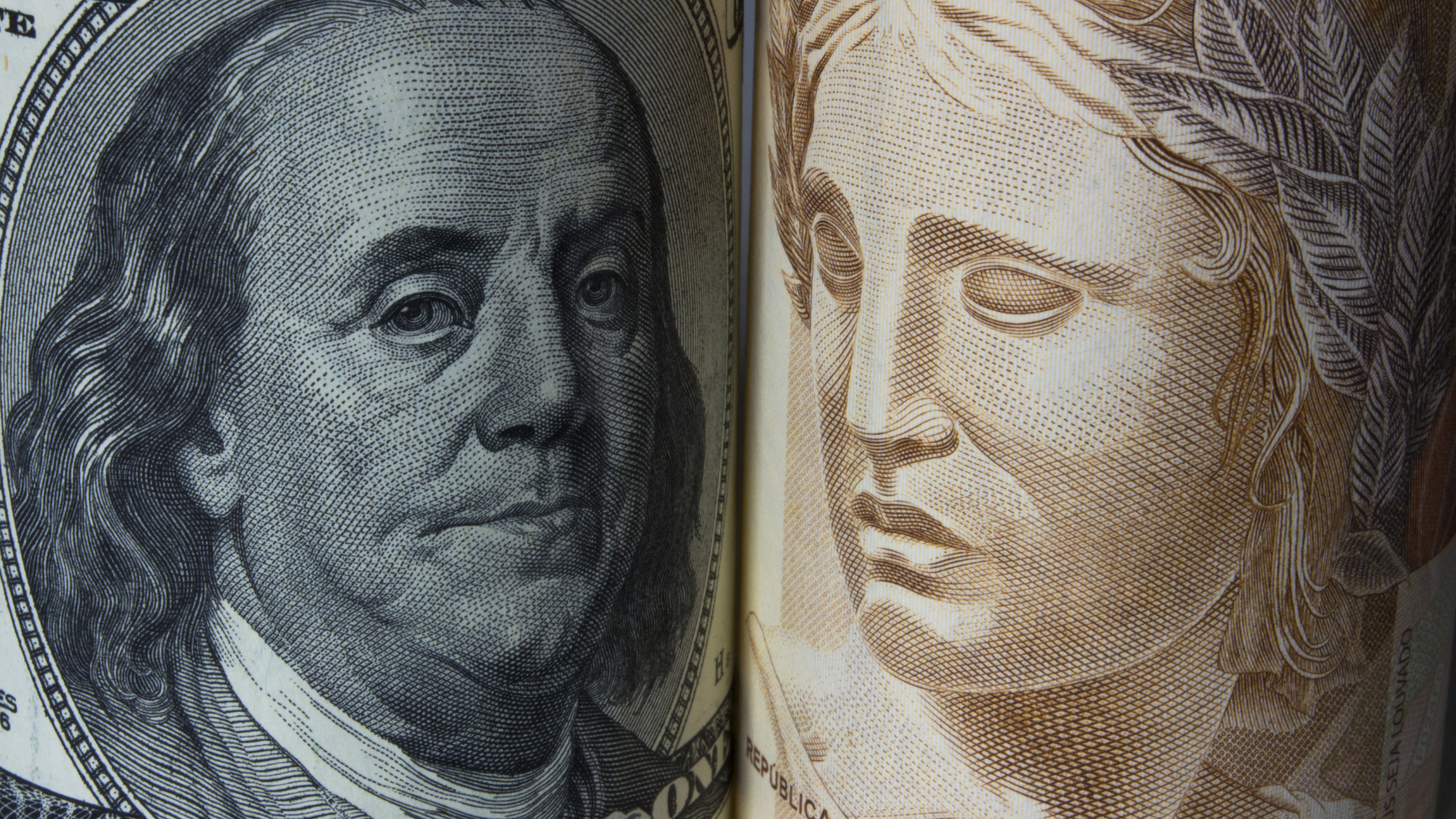 Dólar recua a R$ 4,91 e fecha no menor nível desde janeiro de 2024