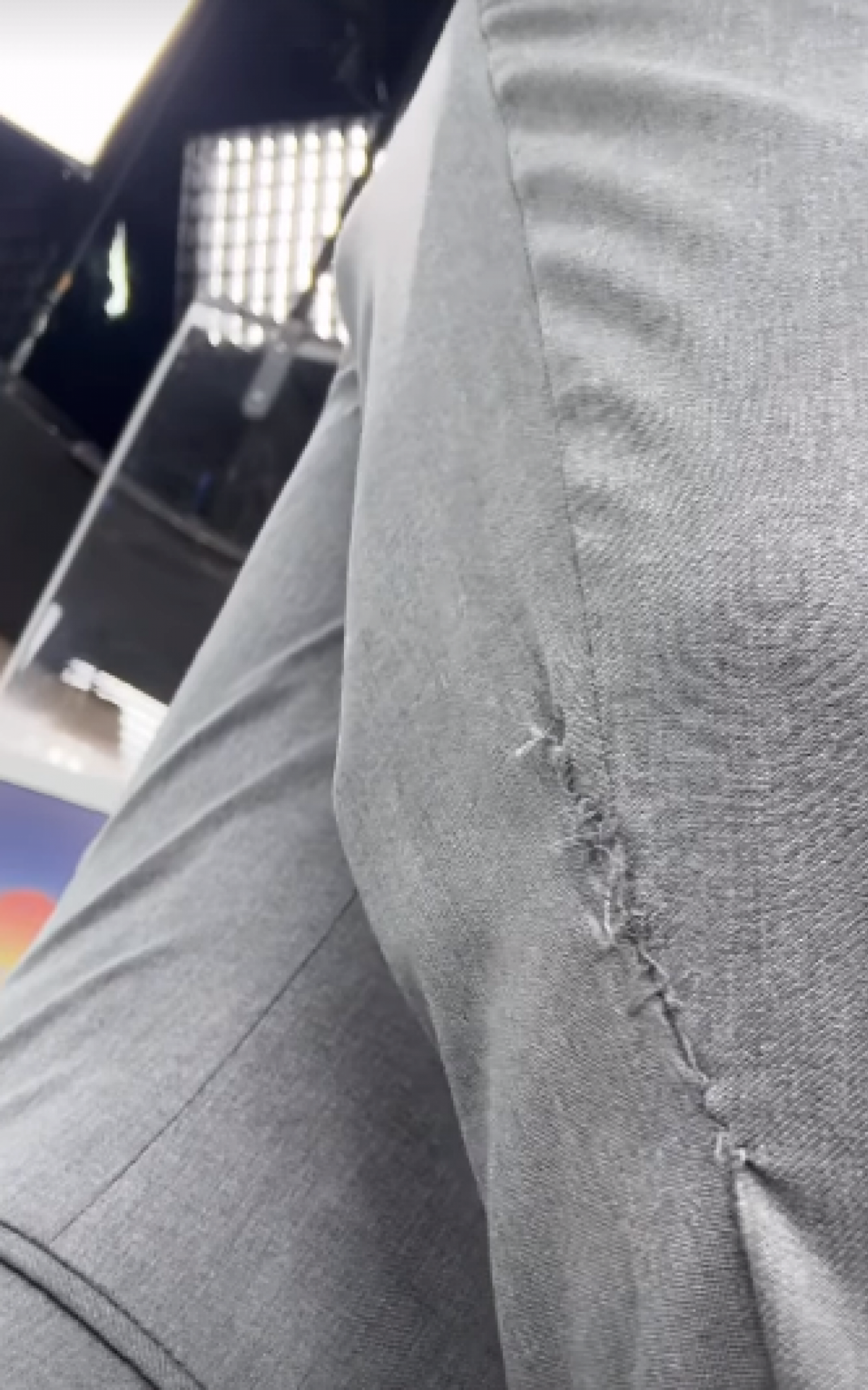 Rodrigo Bocardi mostrat terno rasgado - Reprodução/Instagram