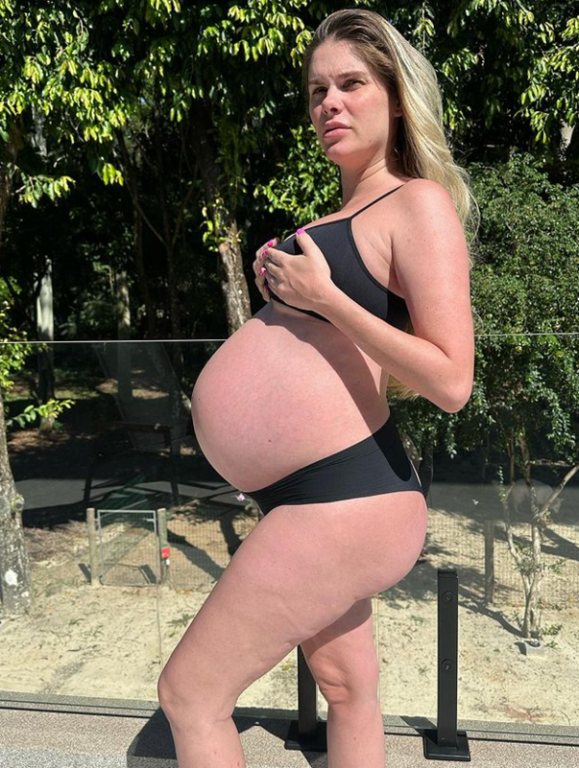 Bárbara Evans exibe barrigão de oito meses de gravidez - Reprodução / Instagram