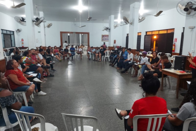 Encontro cuida de planos coletivos e individuais para adolescentes e familiares
