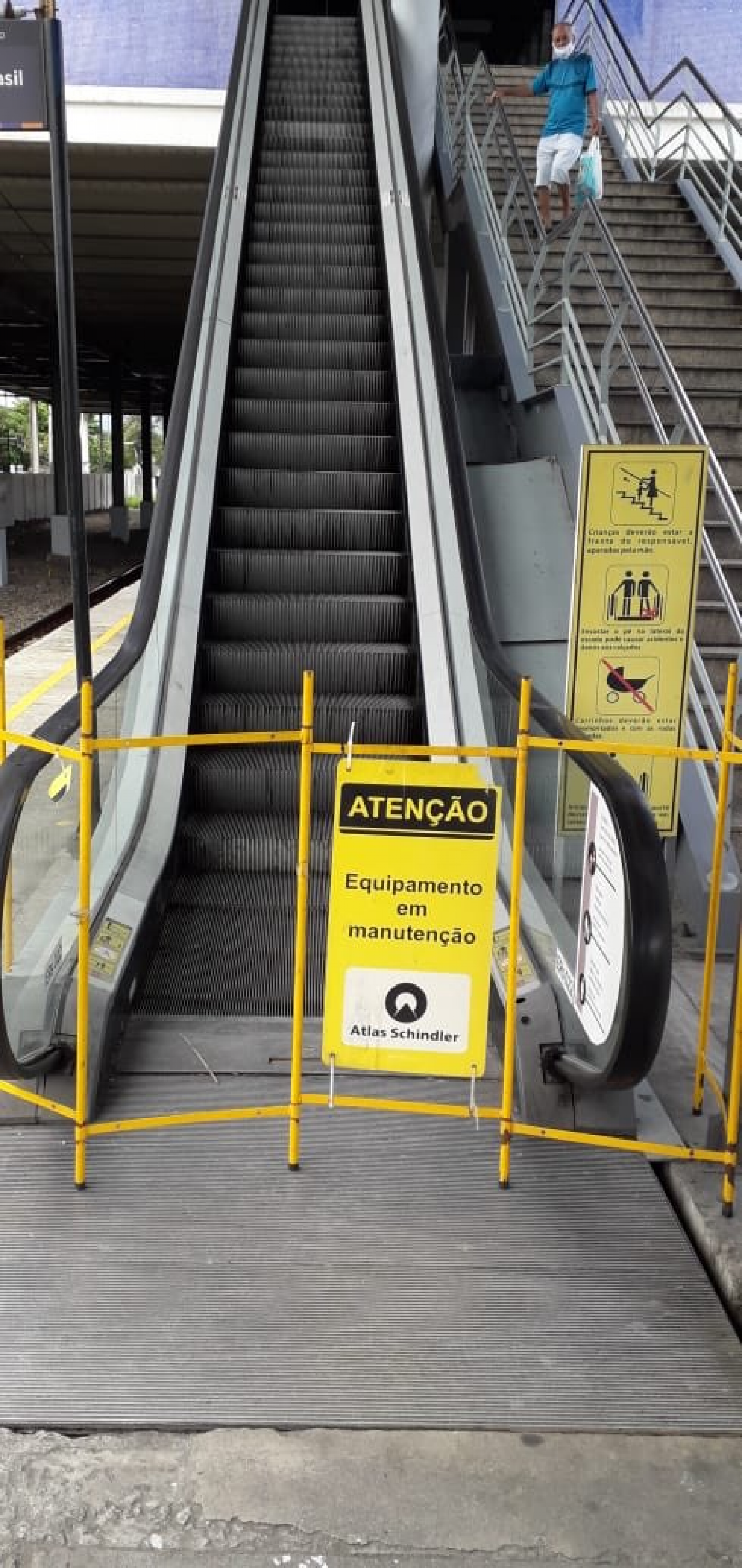 Passageiros registram escadas rolantes fora de funcionamento em estações da SuperVia - Reprodução/Redes sociais