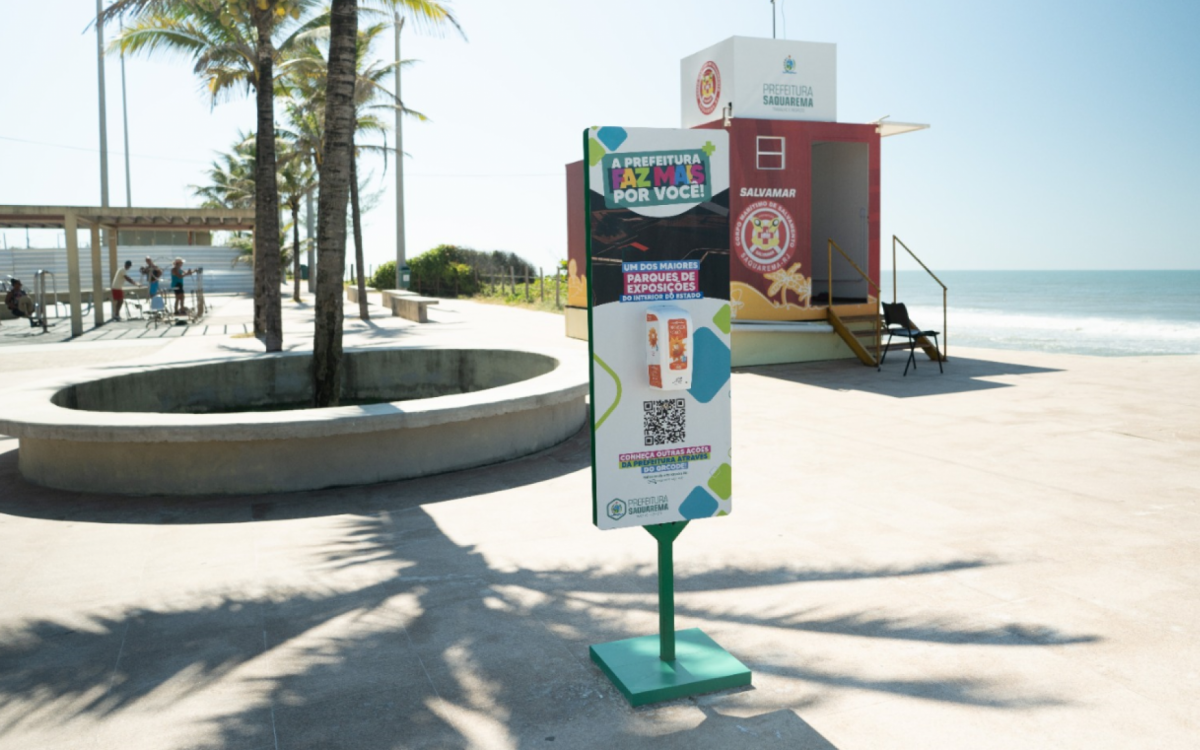 Totem para distribuição gratuita de protetor solar em Saquarema