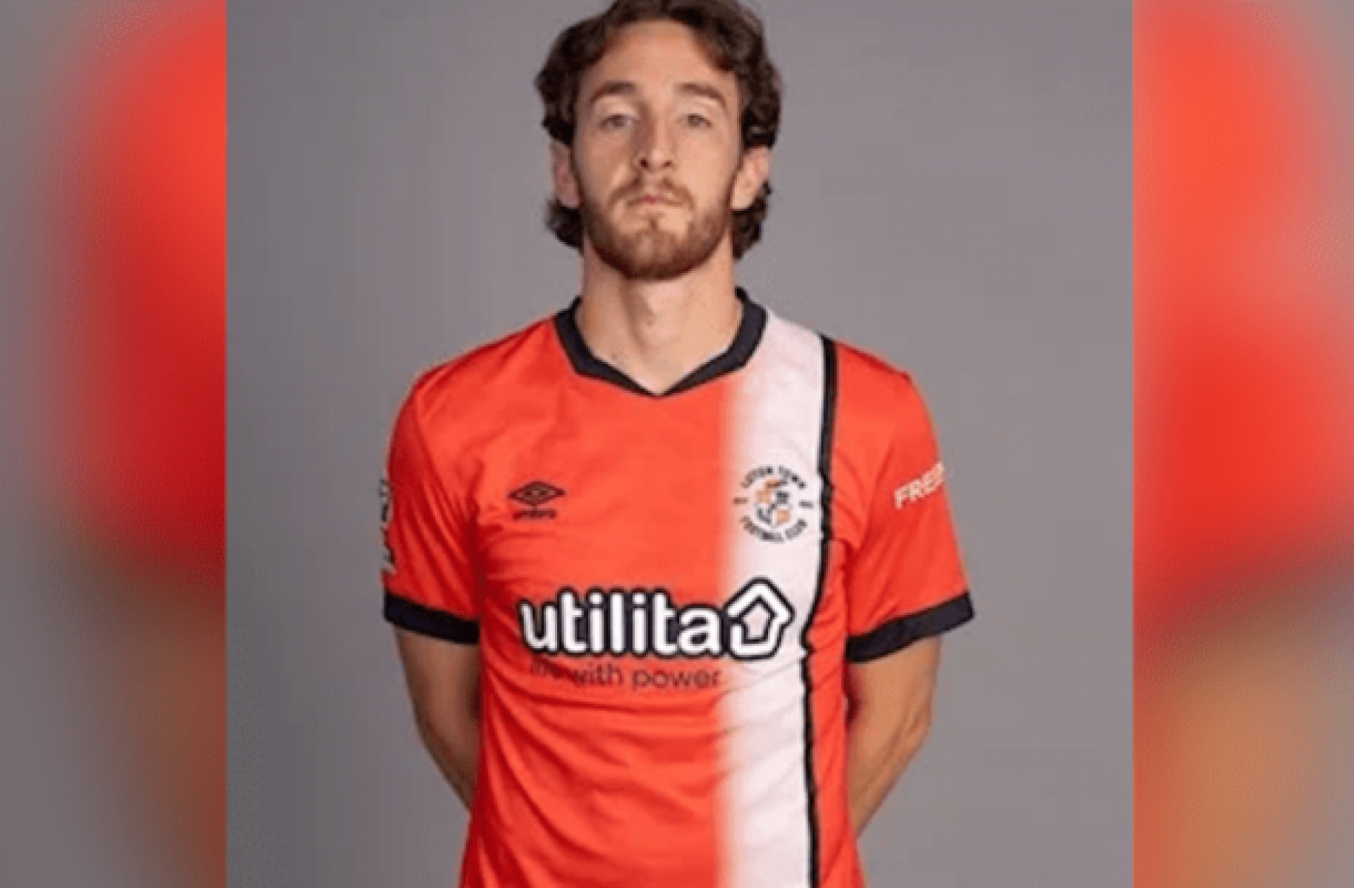 Capitão do Luton estável após paragem cardíaca em jogo