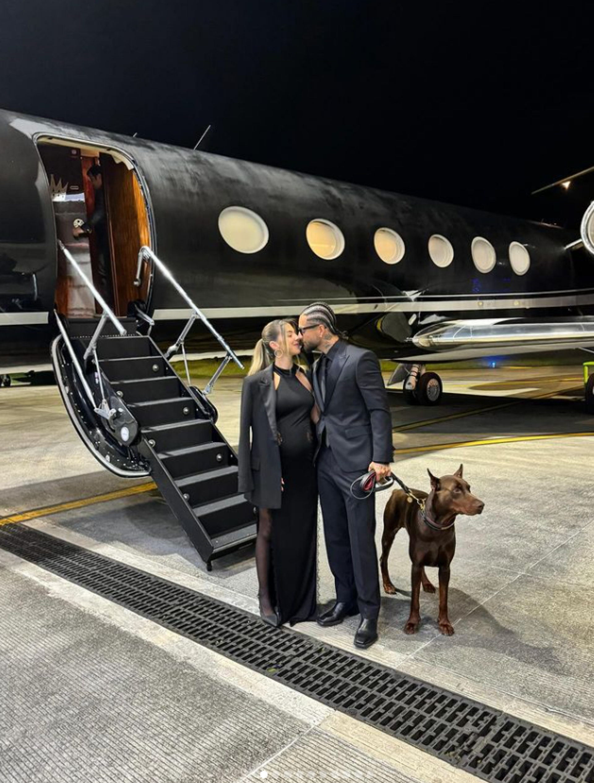 Maluma ao lado da namorada, Susana Gomez e do cachorro de estimação - Reprodução / Instagram