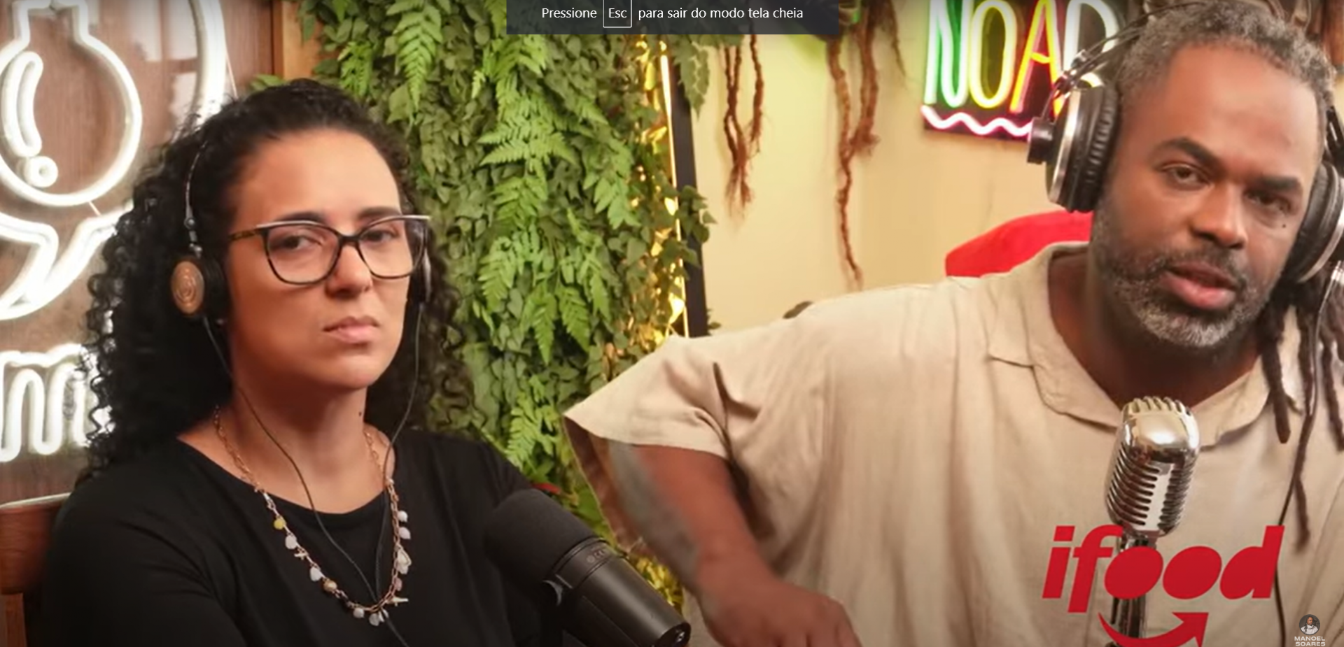 Manoel Soares e a mulher, Dinorá Rodrigues, durante o podcast 'Bombou' - Reprodução / YouTube