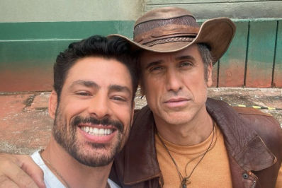 Cauã Reymond posa ao lado de Eriberto Leão e agita web: 'Ele está sendo odiado'