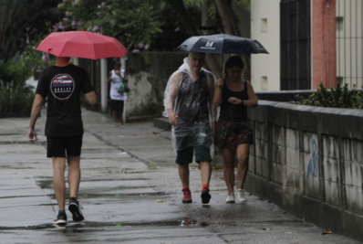 Chuva forte atinge o Rio e cidade entra no estágio 2; veja previsão para o Réveillon
