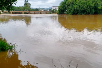 Inea emite alerta máximo para risco de transbordamento no Rio Muriaé, em Itaperuna