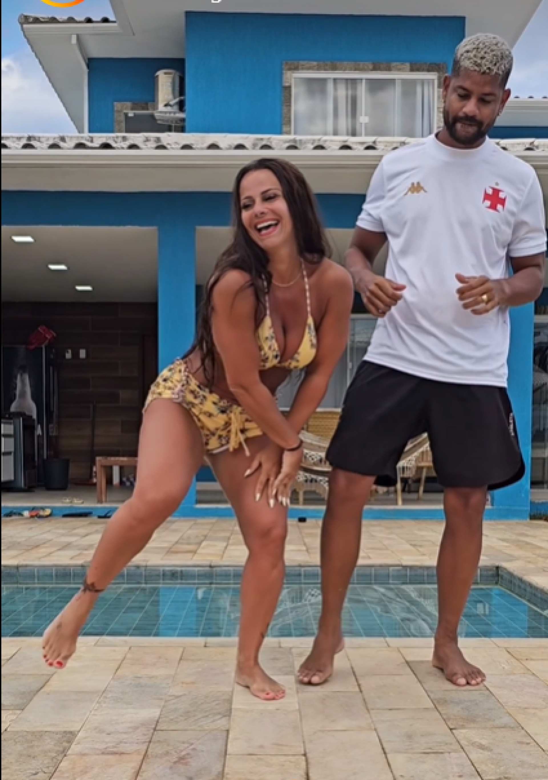 Viviane Araújo sensualiza ao lado do marido, Guilherme Militão, ao som de Ivete e Ludmilla - Reprodução/Instagram