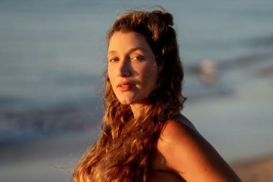 Grávida, Gabriela Pugliesi mostra lesões provocadas por alergia na barriga: 'Alguma dica?'