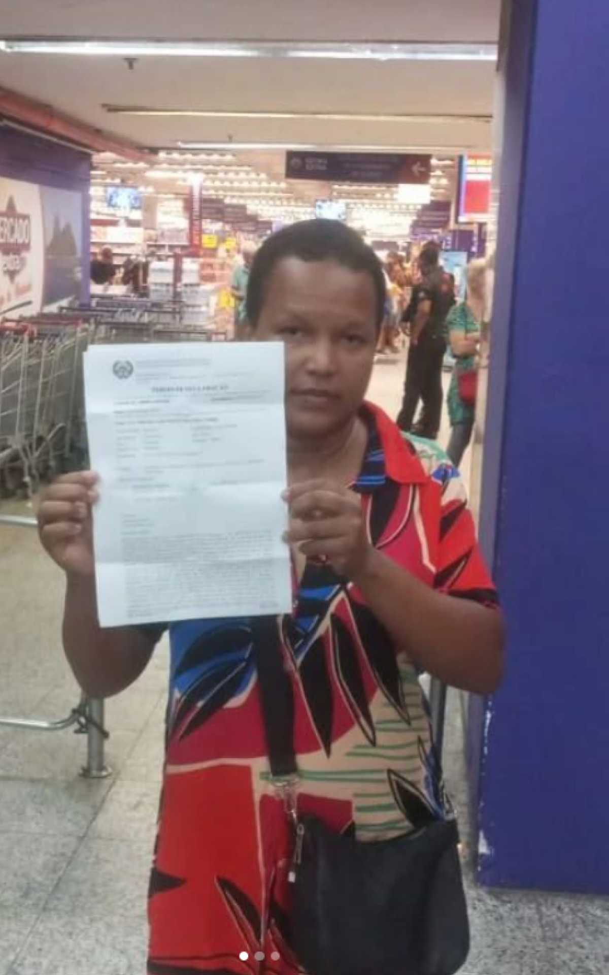 Na foto, a comerciante Eva, que denunciou ter sofrido racismo na unidade do mercado Extra, do Largo do Machado - Reprodução/Redes Sociais