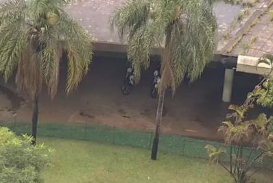 Estrutura metálica da marquise do Ibirapuera cai e deixa quatro feridos