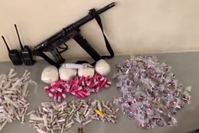 PM prende dois suspeitos de integrar o tráfico de drogas em São Gonçalo