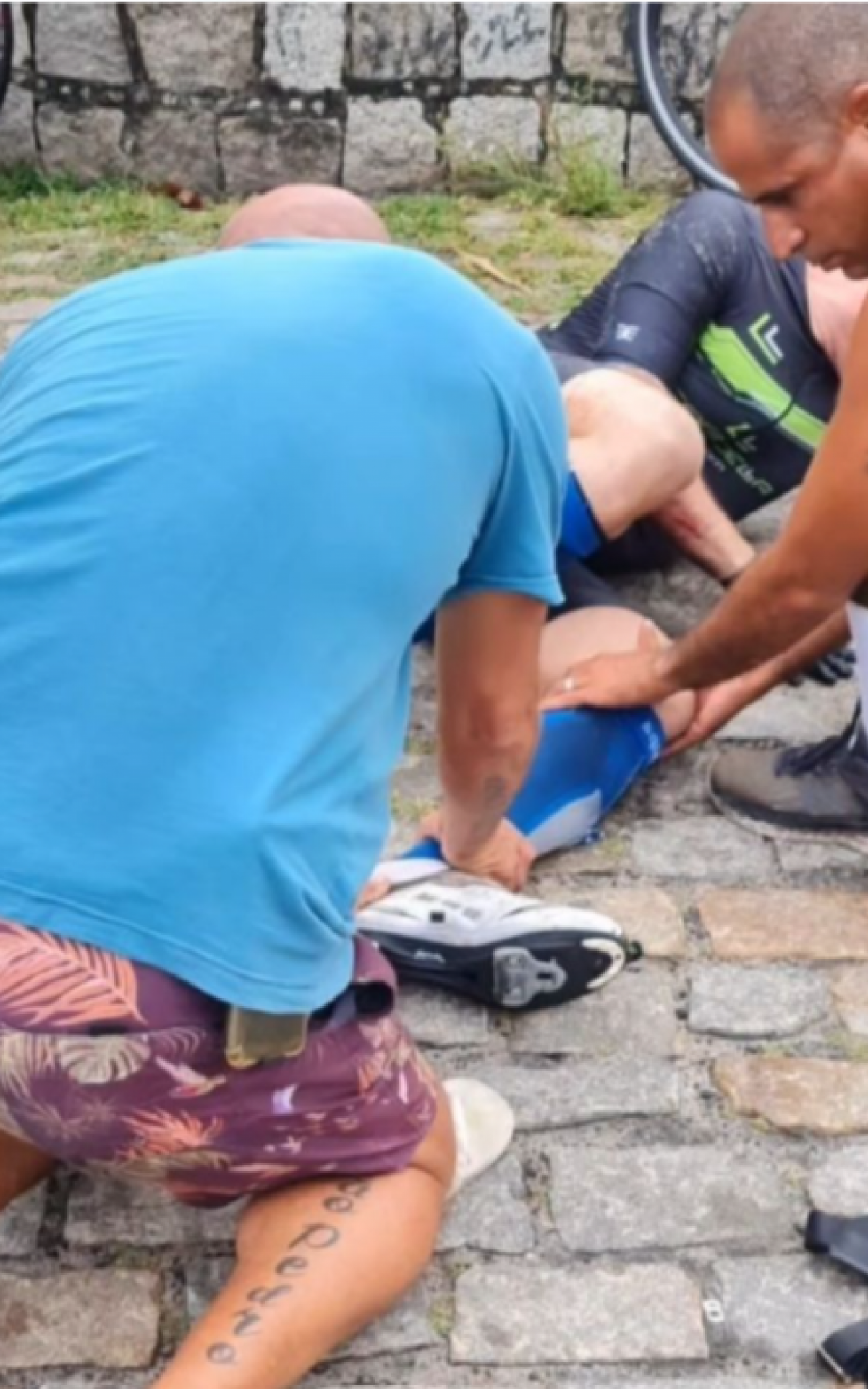 Triatleta foi atropelado na manhã deste sábado na orla da Praia da Reserva - Reprodução