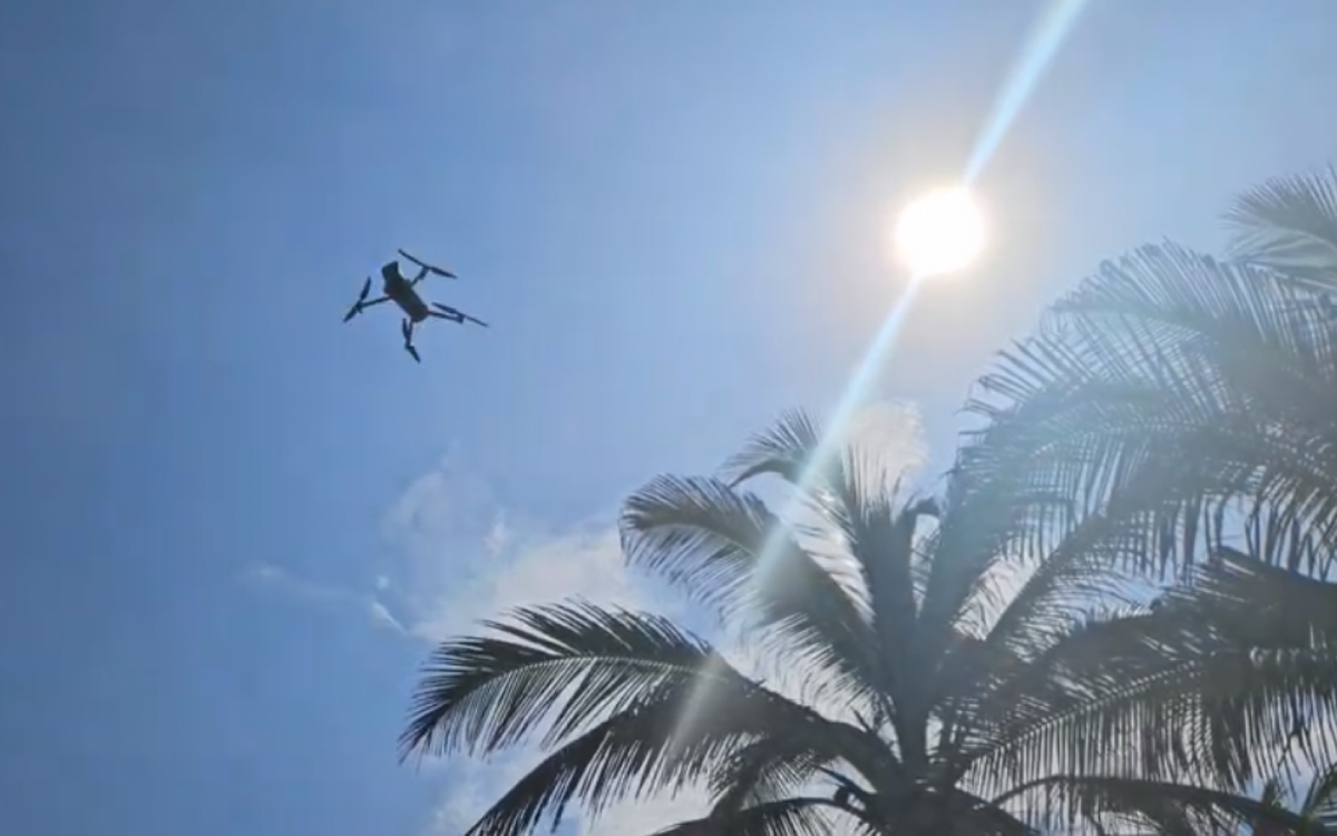 Corpo de Bombeiros do Estado do Rio aposta em drones com alto-falante para evitar afogamentos no mar - Ângela Góes / CBMERJ