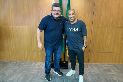 Prefeito Rubão Recebe a Ilustre Visita do Craque de Futebol Emerson Sheik