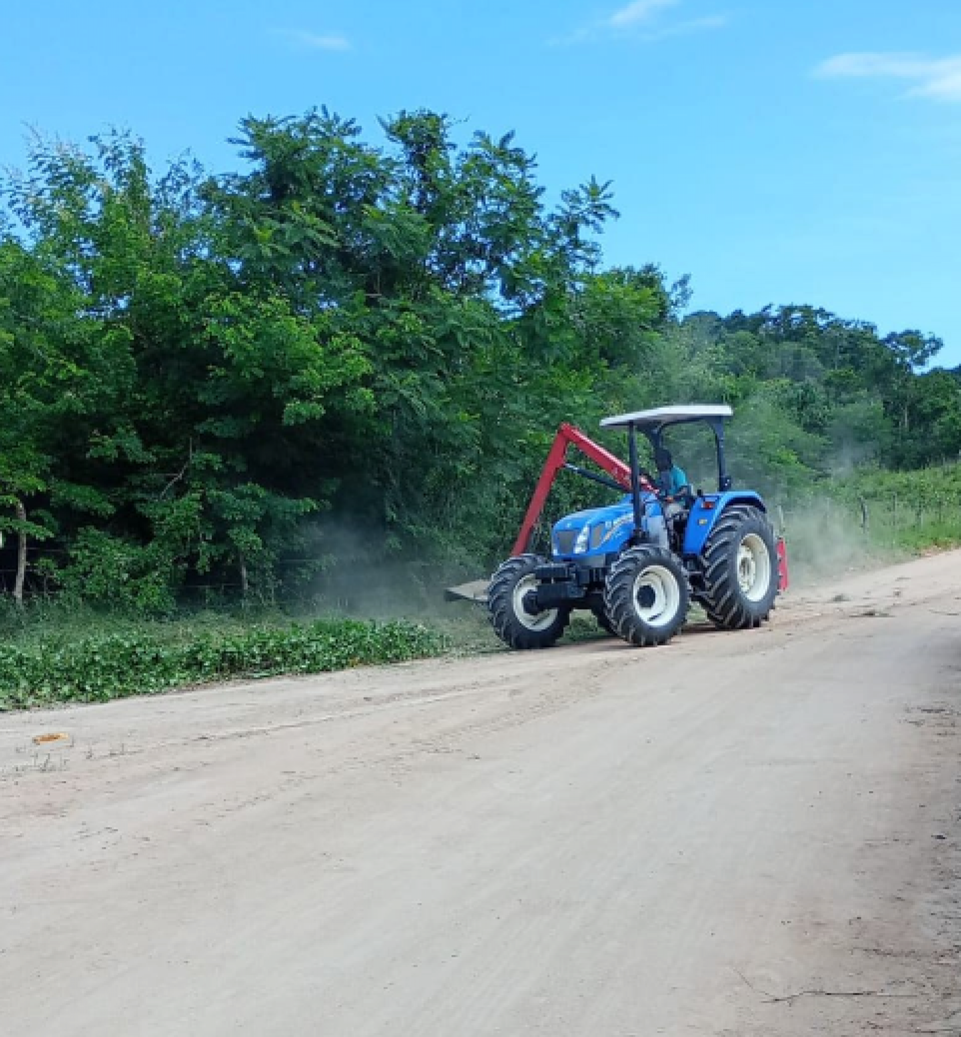 Prefeitura de Saquarema segue com os serviços de limpeza e manutenção em Sampaio Corrêa, Bacaxá e Jaconé - Divulgação/Prefeitura de Saquarema