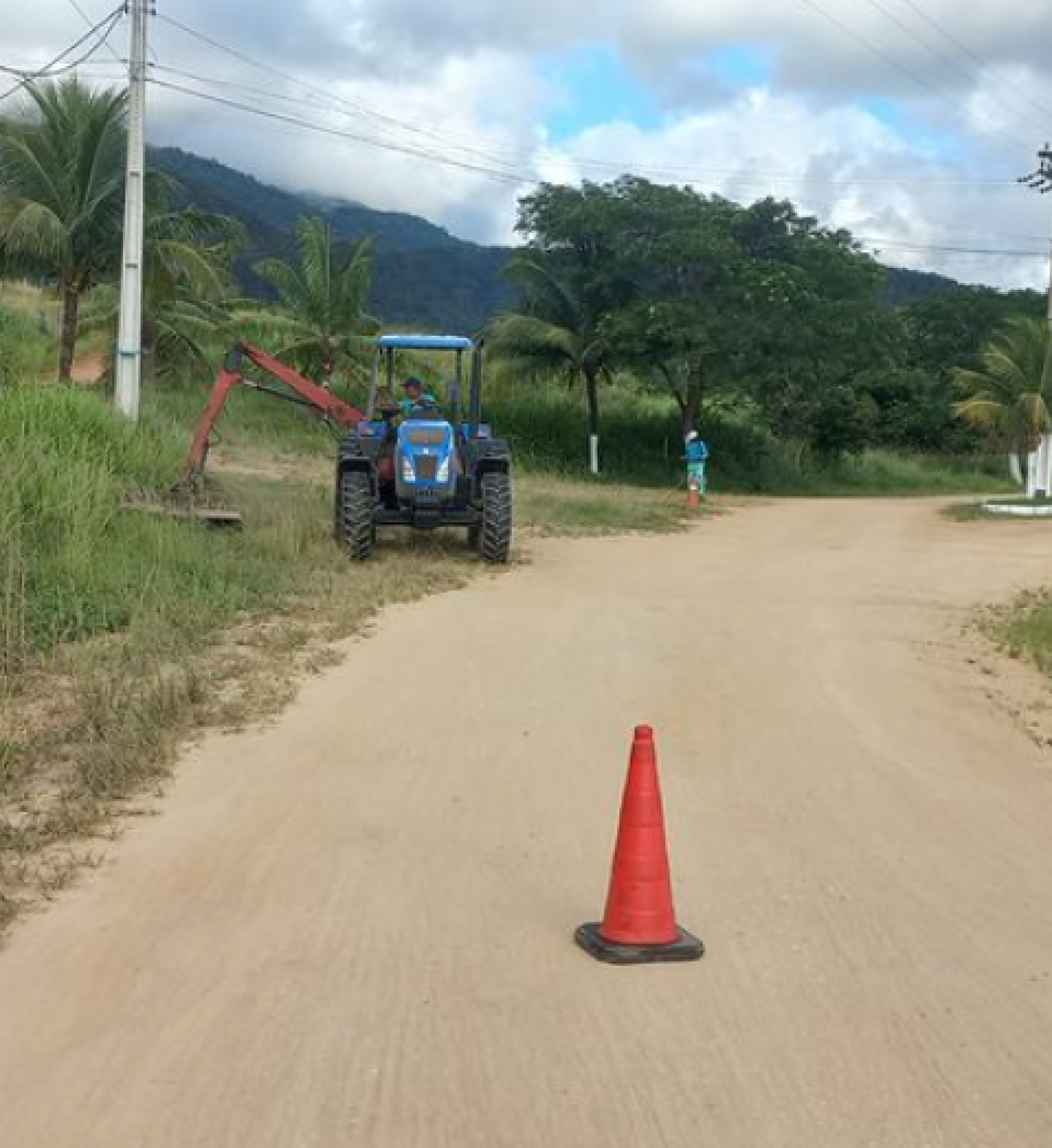 Prefeitura de Saquarema segue com os serviços de limpeza e manutenção em Sampaio Corrêa, Bacaxá e Jaconé - Divulgação/Prefeitura de Saquarema