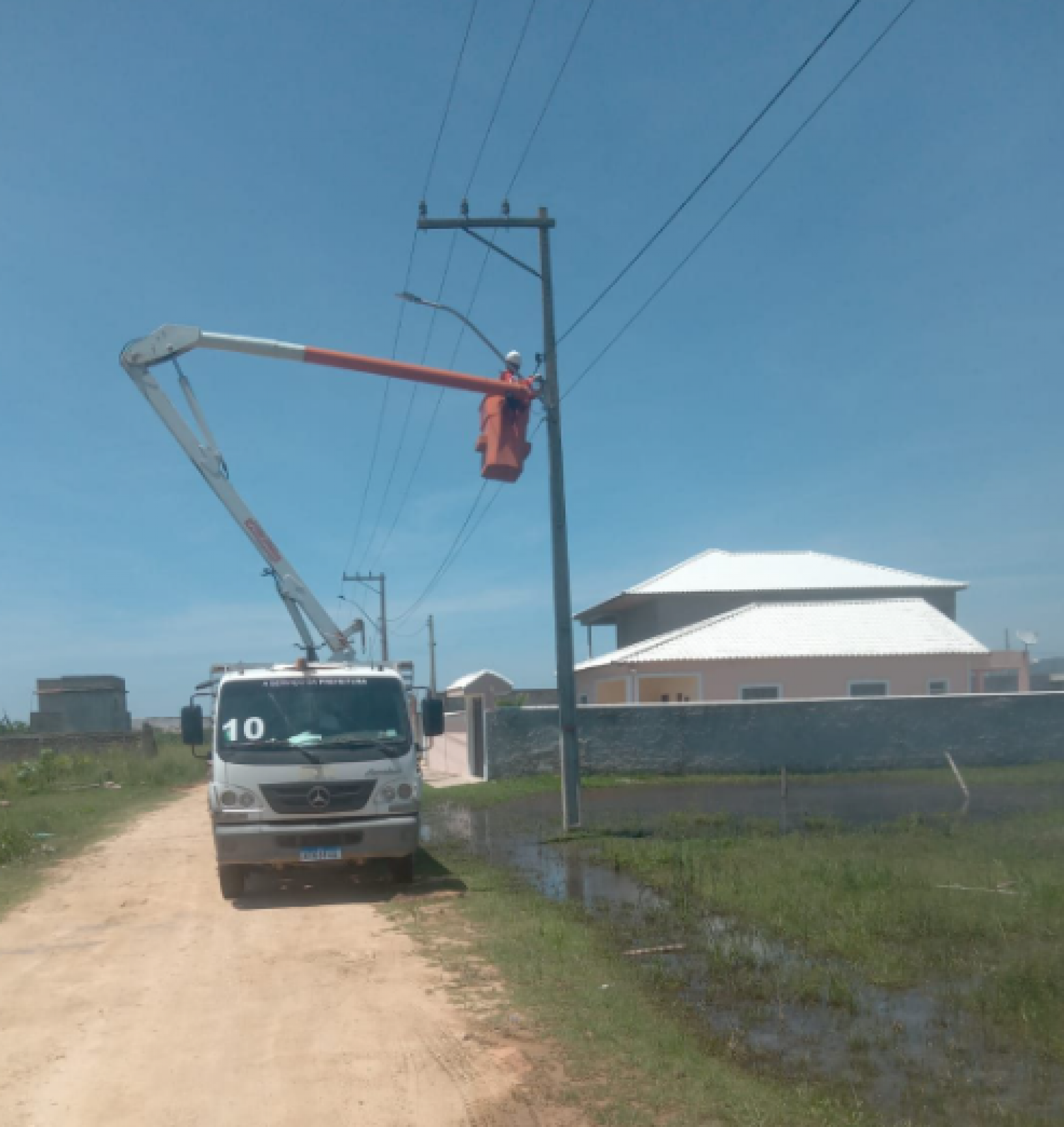 Prefeitura de Saquarema segue com os serviços de limpeza e manutenção em Sampaio Corrêa, Bacaxá e Jaconé - Divulgação/Prefeitura de Saquarema