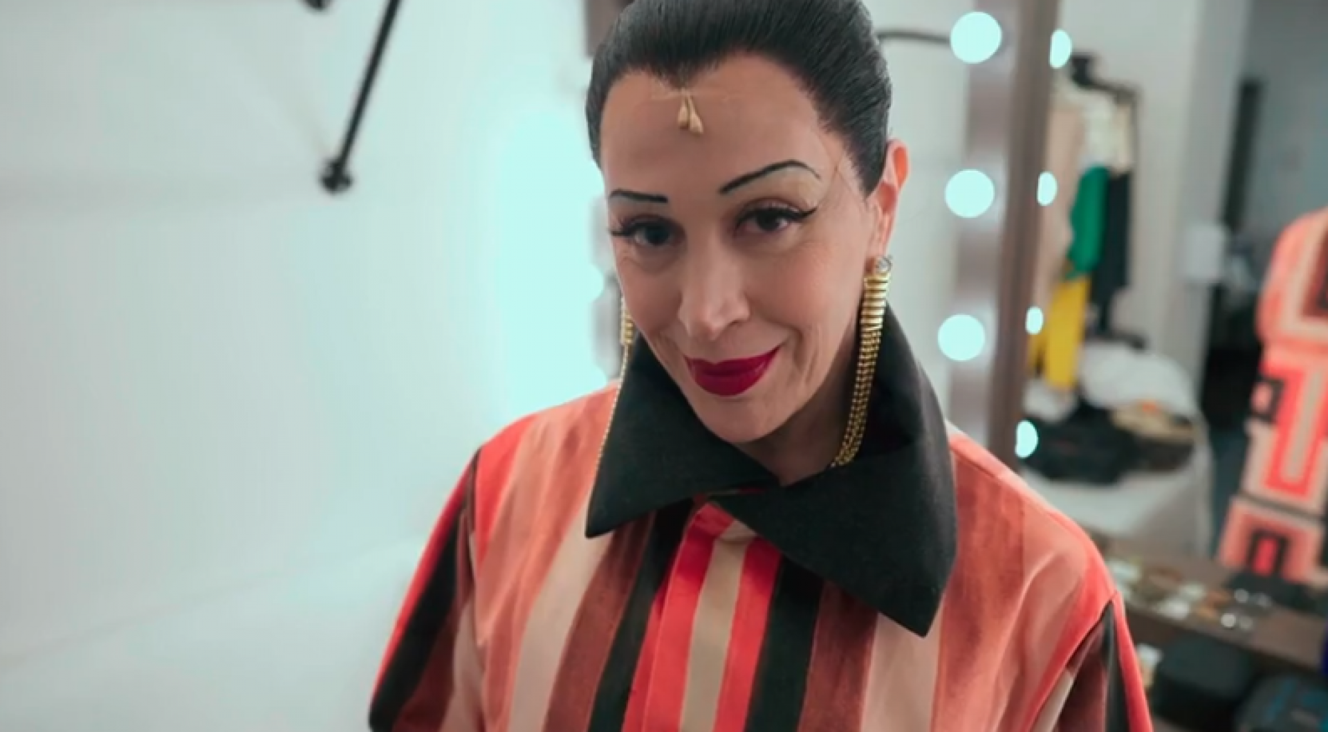 Claudia Raia caracterizada de Tarsila do Amaral para peça - Reprodução / TV Globo